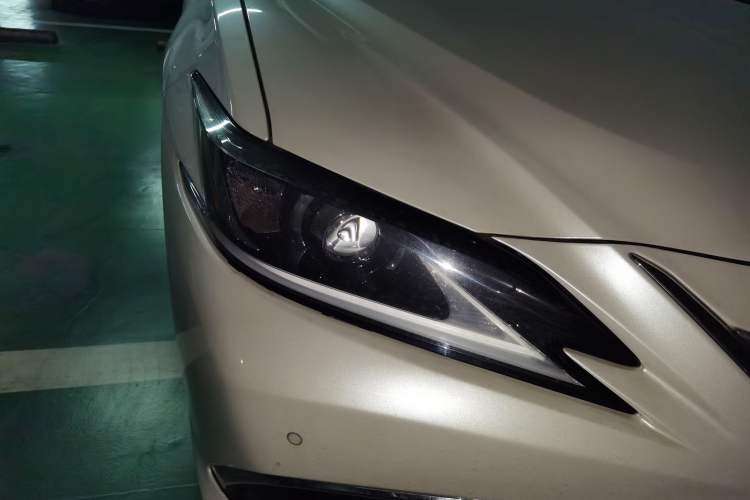 Used Lexus ES 2018 300h Premier Edition China V Standard
