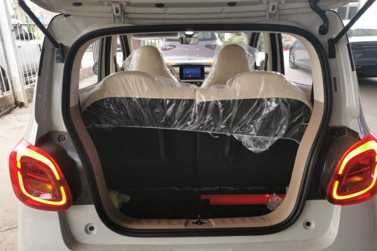 Used Wuling Hongguang MINIEV 2025 Four-Door Version Zhenxiang+ Edition Trunk