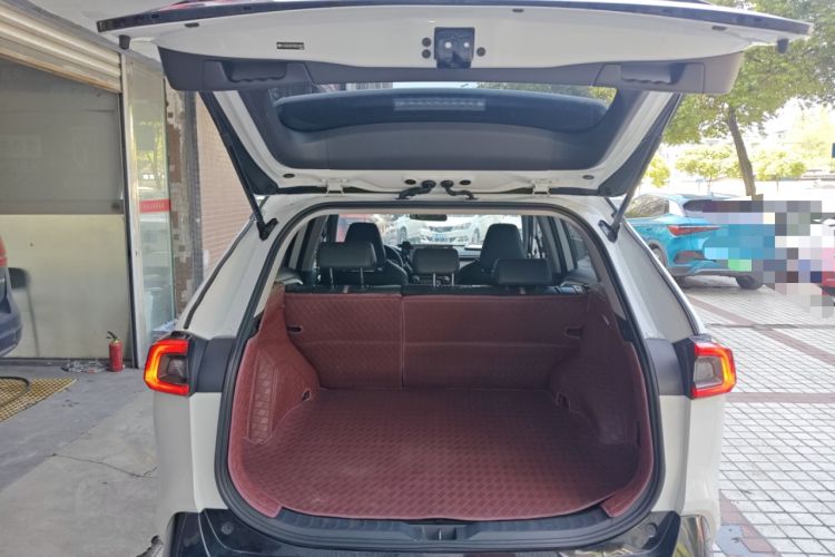 Used Toyota Wildlander 2024 2.0L CVT 4x4 Luxury PLUS Edition Trunk