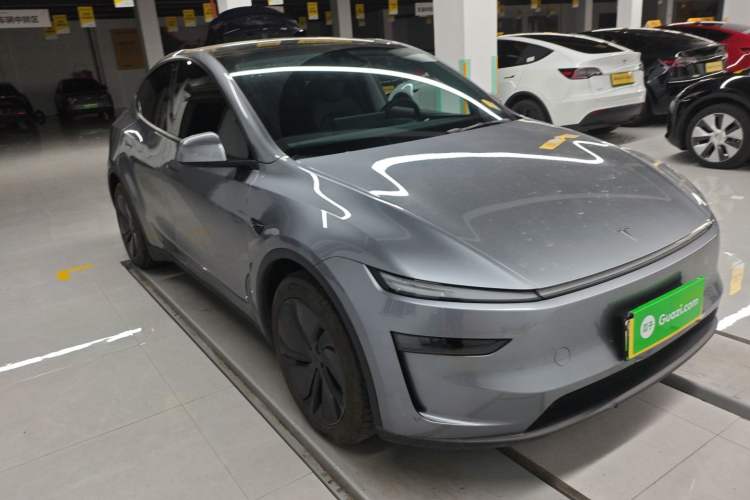 Used Tesla Model Y 2025 Long-Range All-Wheel-Drive Version
