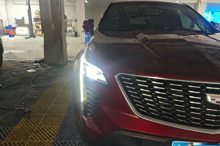 Used Cadillac XT4 2018 28T Two-Wheel-Drive Luxury Model Right Front Headlight