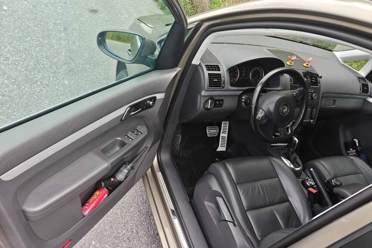 Used Volkswagen Touran 2015 1.4T DSG Flagship Edition 5-seater Driver Seat