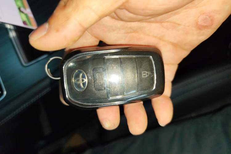 Used Toyota SIENNA 2023 2.5L Hybrid Deluxe Edition Vehicle Key