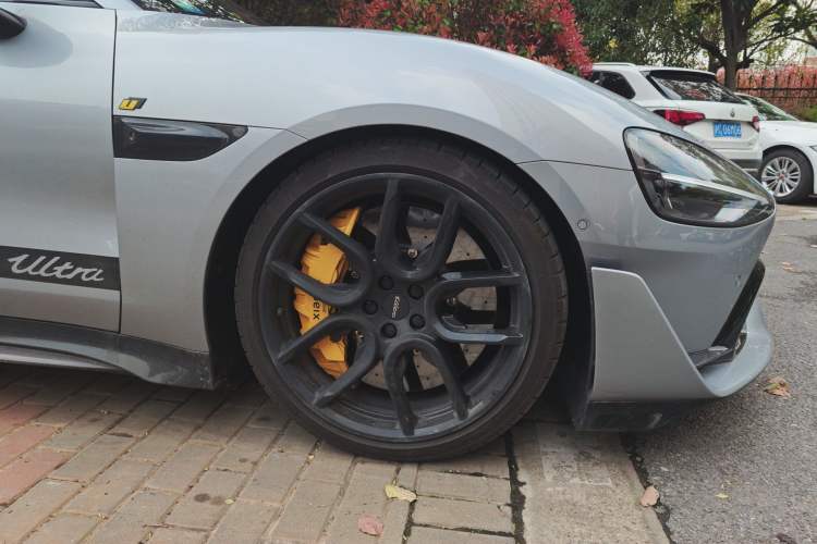 Used Xiaomi Auto SU7 Ultra 2025 Ultra Model Right Front Wheel Hub