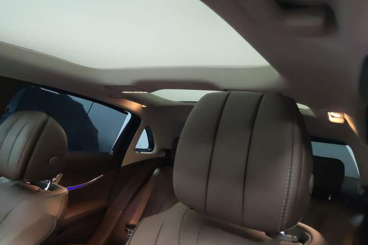 Used Mercedes-Benz E-Class 2022 Second Facelift E 300 L Luxury Edition
