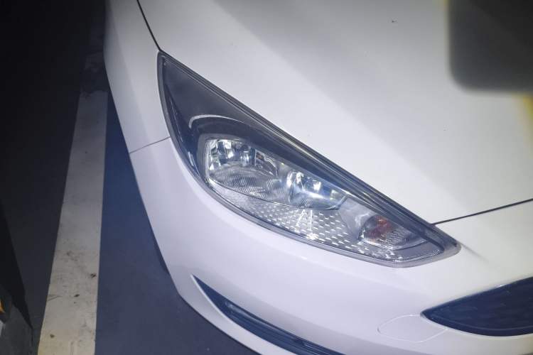 Used Ford Focus 2015 Hatchback 1.6L Automatic Comfort Model Right Front Headlight