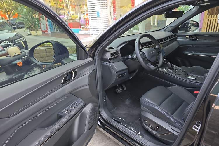 Used Lynk & Co 01 2023 2.0TD Four-Wheel Drive Dark Night Edition Driver Seat