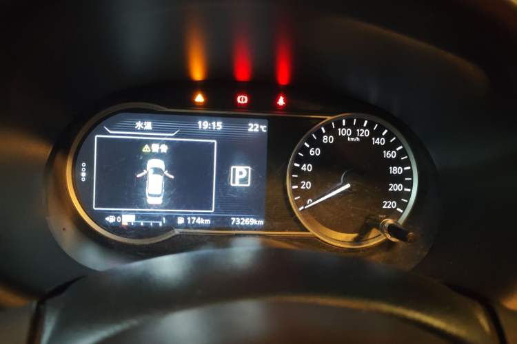 Used Nissan Kicks 2018 1.5L CVT Smart Connect Luxury Edition
