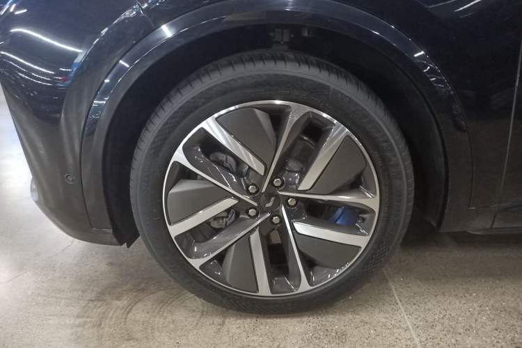 Used Li Auto L9 2023 Pro Model Exterior 4