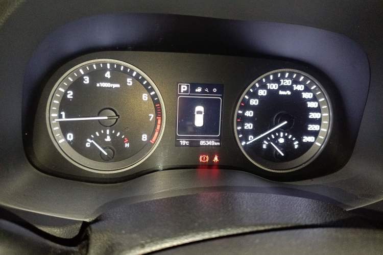 Used Hyundai Tucson 2015 1.6T Dual-Clutch Two-Wheel-Drive Smart Model Instrument Cluster