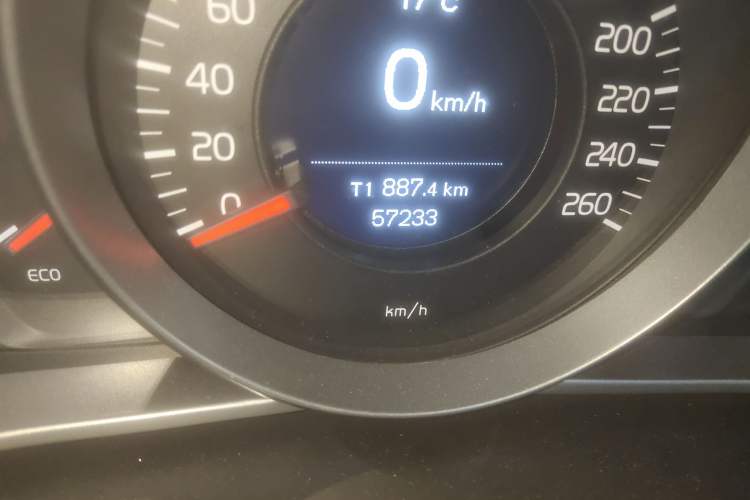 Used Volvo V40 2017 T3 Smart Edition
