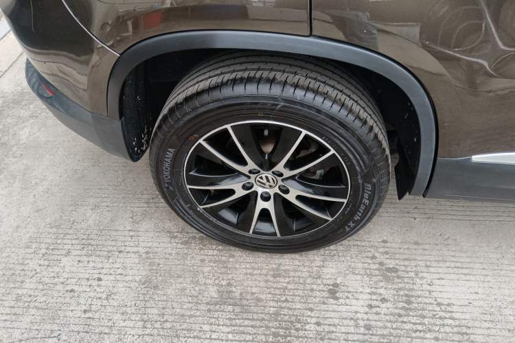 Used Volkswagen Tiguan 2015 1.8TSI Automatic All-Wheel-Drive Luxury Model
