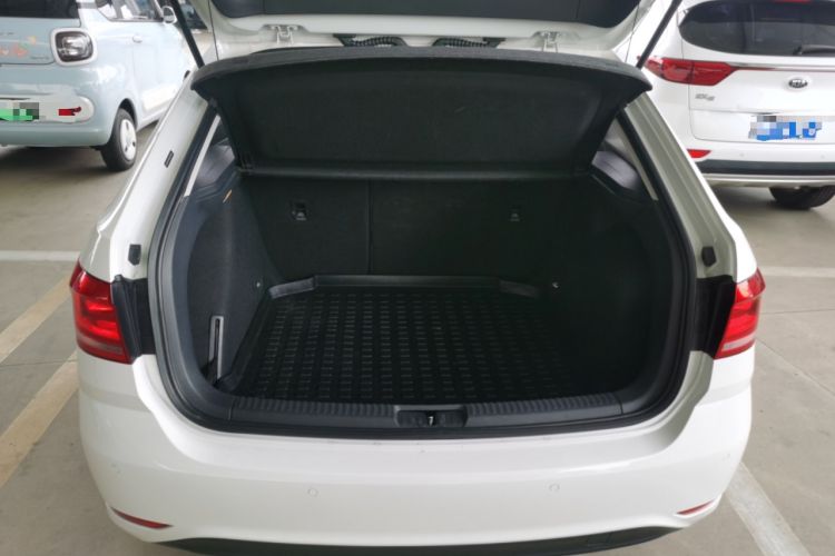 Used Volkswagen Gran Lavida 2017 1.6L Automatic Comfort Edition
