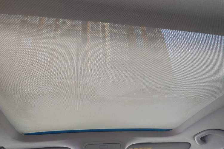 Used Skoda Yeti 2016 1.6L Manual Front-Wheel-Drive Version Headliner