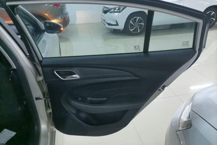 Used Roewe i5 2020 1.5L Manual 4G Connect Luxury Edition