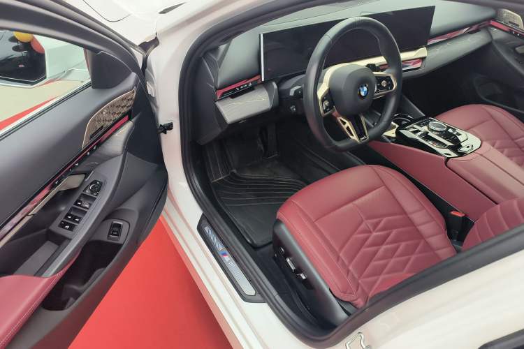 Used BMW 5 Series 2025 530Li Luxury Edition M Sport Package
