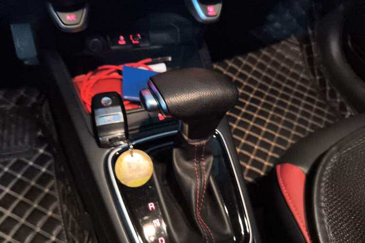 Used Kia KX Cross 2018 1.6L Automatic Dynamic Sunroof Version Gear Lever