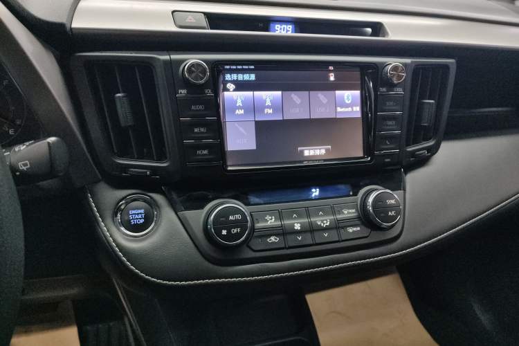 Used Toyota RAV4 2019 2.0L CVT Two-Wheel Drive Comfort Edition China VI Standard