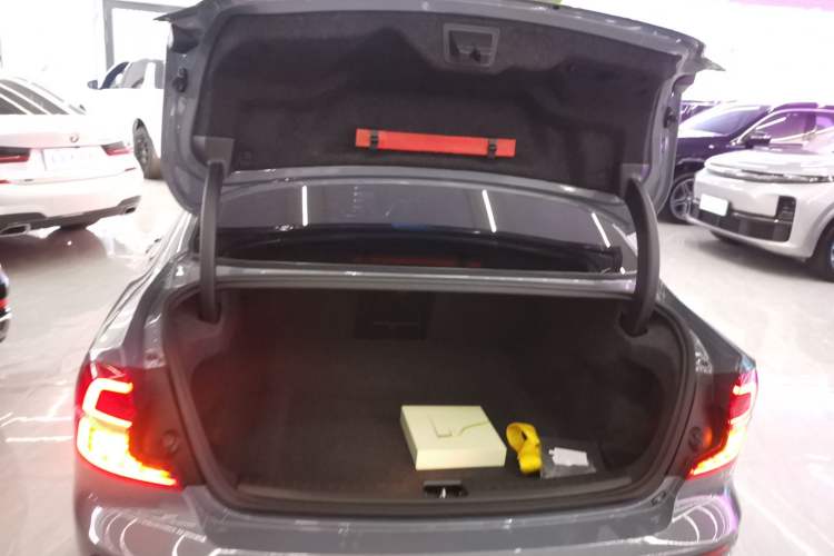 Used Volvo S60 2023 B4 Zhiyi Luxury Edition
