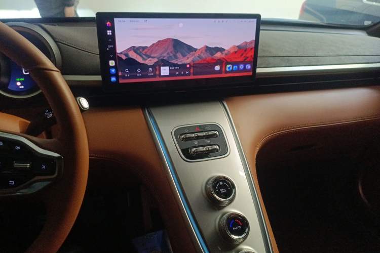 Used ORA Lightning Cat 2022 555 km Luxury Edition
