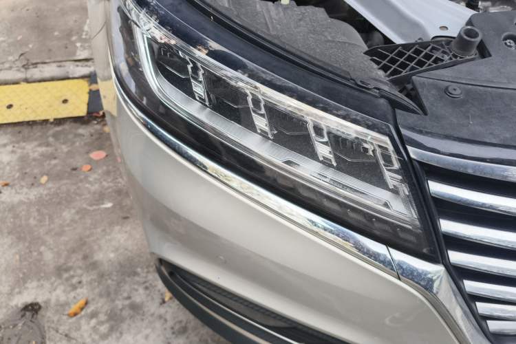Used Roewe RX5 New Energy 2017 eRX5 50T Hybrid Connected Prestige Flagship Edition Right Front Headlight