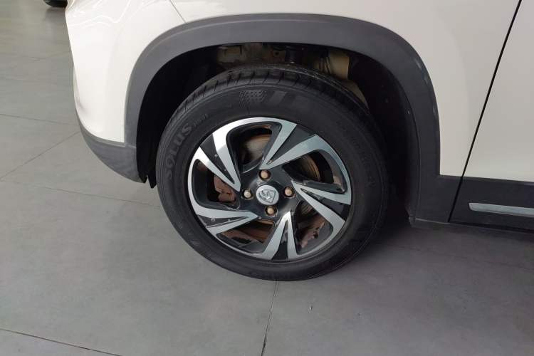 Used Baojun 510 2017 1.5L Automatic Luxury Model Left Front Wheel Hub