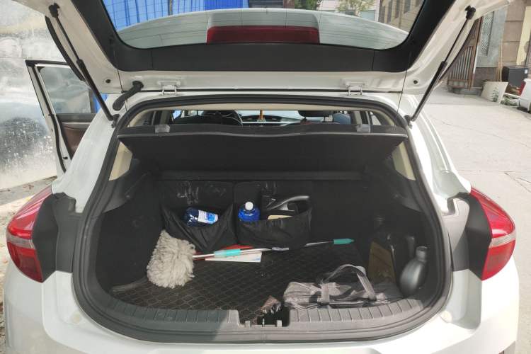 Used Geely Auto Emgrand GS 2016 Elegant Edition 1.3T Automatic ZhenShang Model Trunk