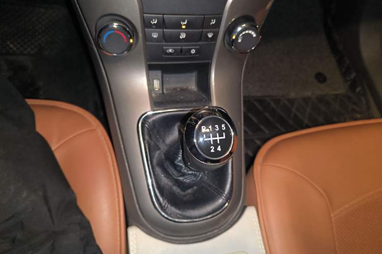 Used Chevrolet Cruze 2015 1.5L Classic SE MT
