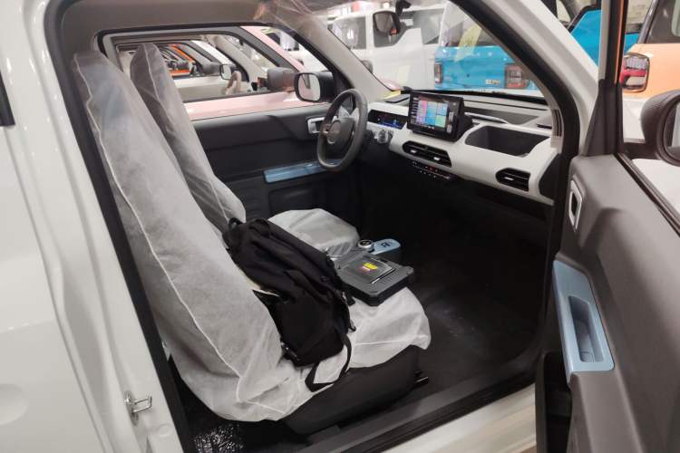 Used Geely Galaxy Panda 2024 Panda Mini 200km Endurance Bear Right Front Seat