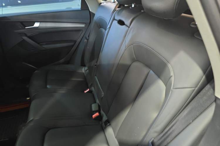 Used Audi Q5L 2018 40 TFSI Prestige Edition China VI Emission Standard Left Rear Seat