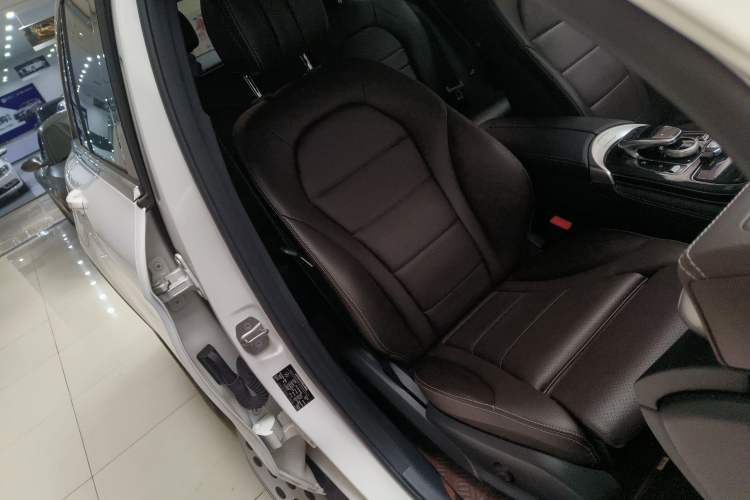 Used Mercedes-Benz GLC 2017 GLC 260 4MATIC Luxury Model
