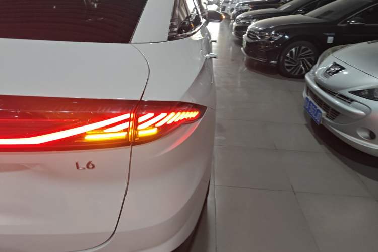 Used Geely Galaxy L6 2024 125km Creative Edition Exterior 1