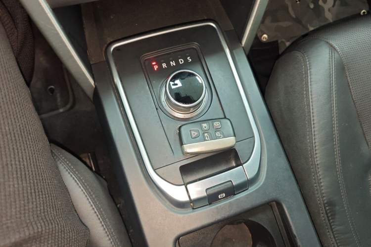 Used Land Rover Discovery Sport 2015 2.0T HSE LUXURY Gear Lever