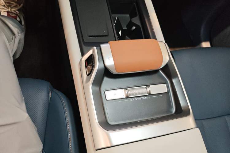 Used Deepal G318 2024 Four-Wheel-Drive Air Suspension Model
