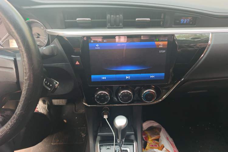 Used Toyota Corolla 2017 Revised Version 1.6L S-CVT GL Audio And AC Panel