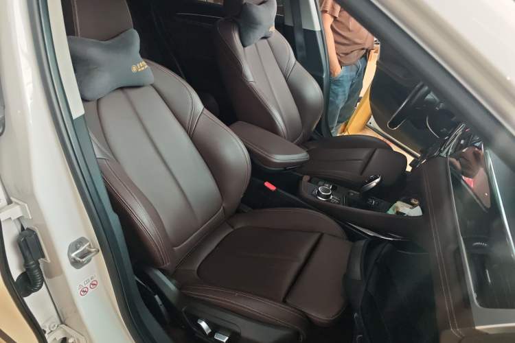 Used BMW X1 2022 Updated xDrive25Li Premium Edition Right Front Seat