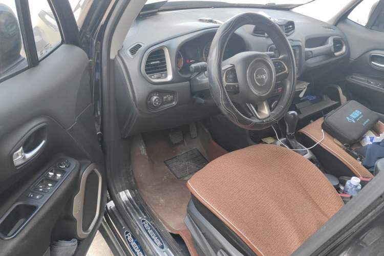 Used Jeep Renegade 2016 1.4T Automatic High-Energy Version Driver Seat