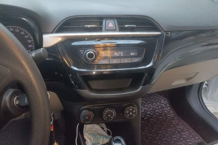 Used Buick Excelle 2020 15N CVT Elite Edition Audio And AC Panel