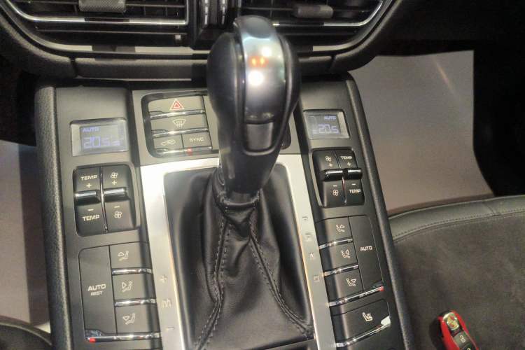 Used Porsche Macan 2018 Macan 2.0T Gear Lever