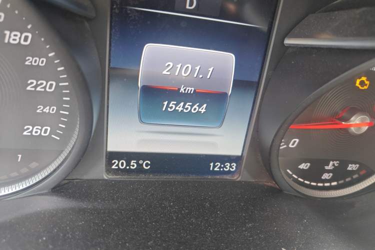 Used Mercedes-Benz GLC 2018 GLC 260 4MATIC Luxury Model
