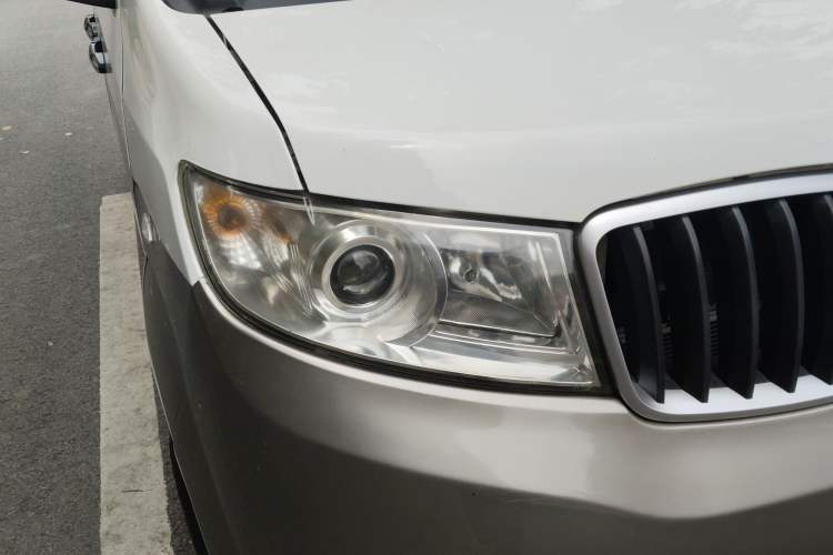 Used Jinbei Hiace X30 2023 1.5L Business-Grade Minibus 5/6/7-Seater Central Air Conditioning Version SWC15M