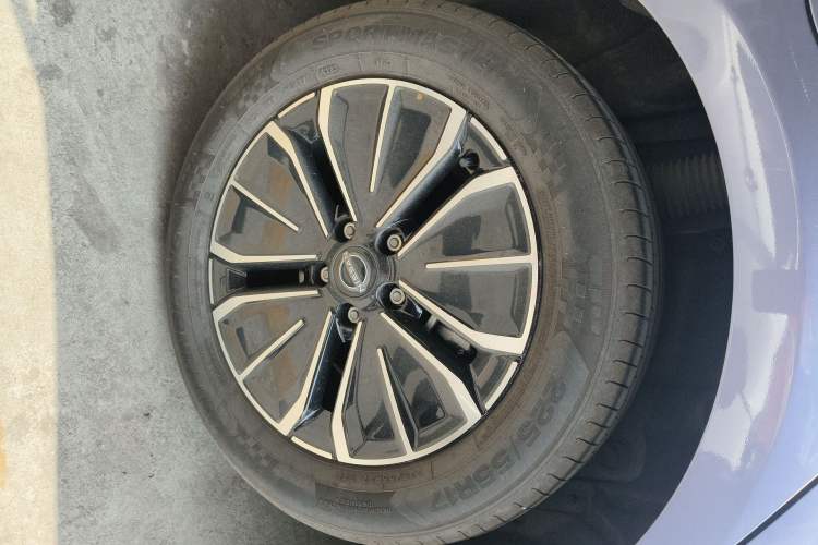 Used Nissan N6 2026 Model 180 Max Exterior 5