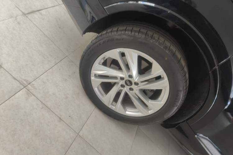 Used Audi Q7 2023 45 TFSI quattro S line Sport model
