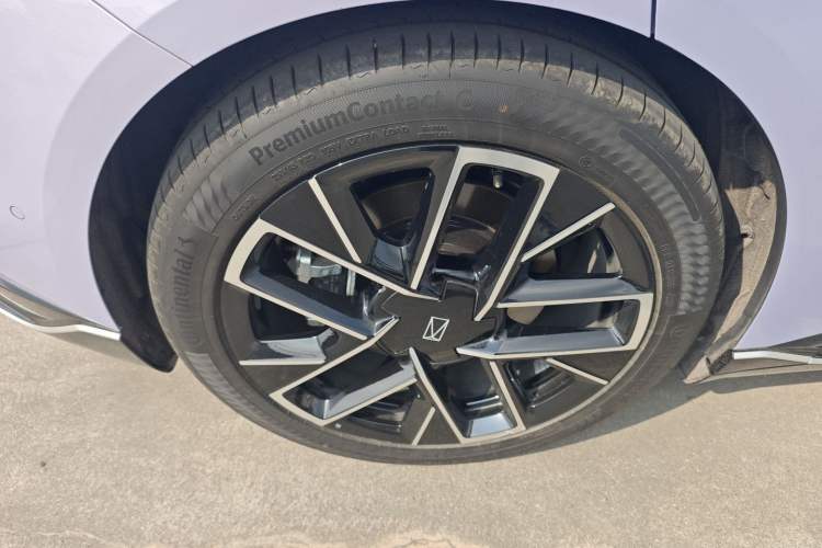 Used Avatr 06 2025 Pro Range-Extended Edition Right Rear Wheel Hub