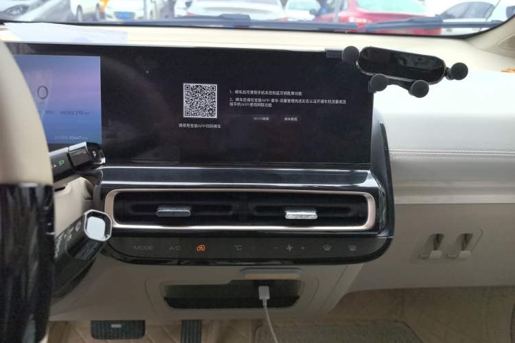 Used Baojun KiWi EV 2023 Smart Luxury Edition Ternary Lithium Audio And AC Panel