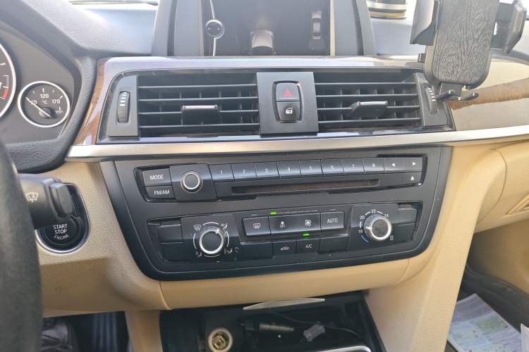 Used BMW 3 Series 2013 320Li Fashion Model Audio And AC Panel
