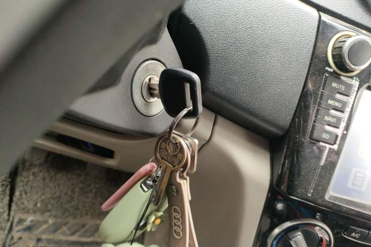 Used CHANGAN Alsvin V3 2015 1.4L Manual Meiman Model China IV Standard
