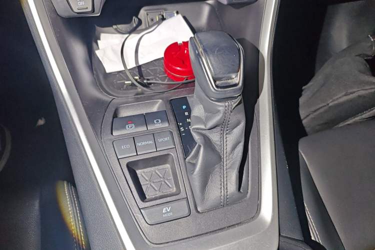 Used Toyota Wildlander 2021 Dual-Engine 2.5L E-CVT Two-Wheel Drive Luxury Edition Gear Lever