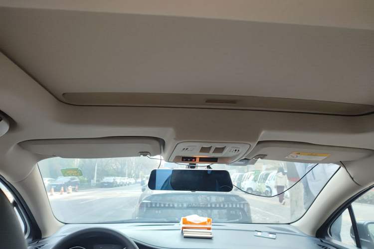 Used Buick Verano 2018 Sedan 20T Dual-Clutch Leading Model Headliner