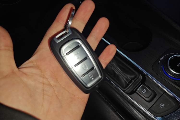 Used Buick Velite 6 2023 Revised Version 430 km Range – Commuter Edition Vehicle Key